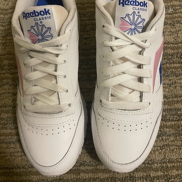 Reebok classic leather white blue and pink sneakers size 6.5 - Picture 2 of 4